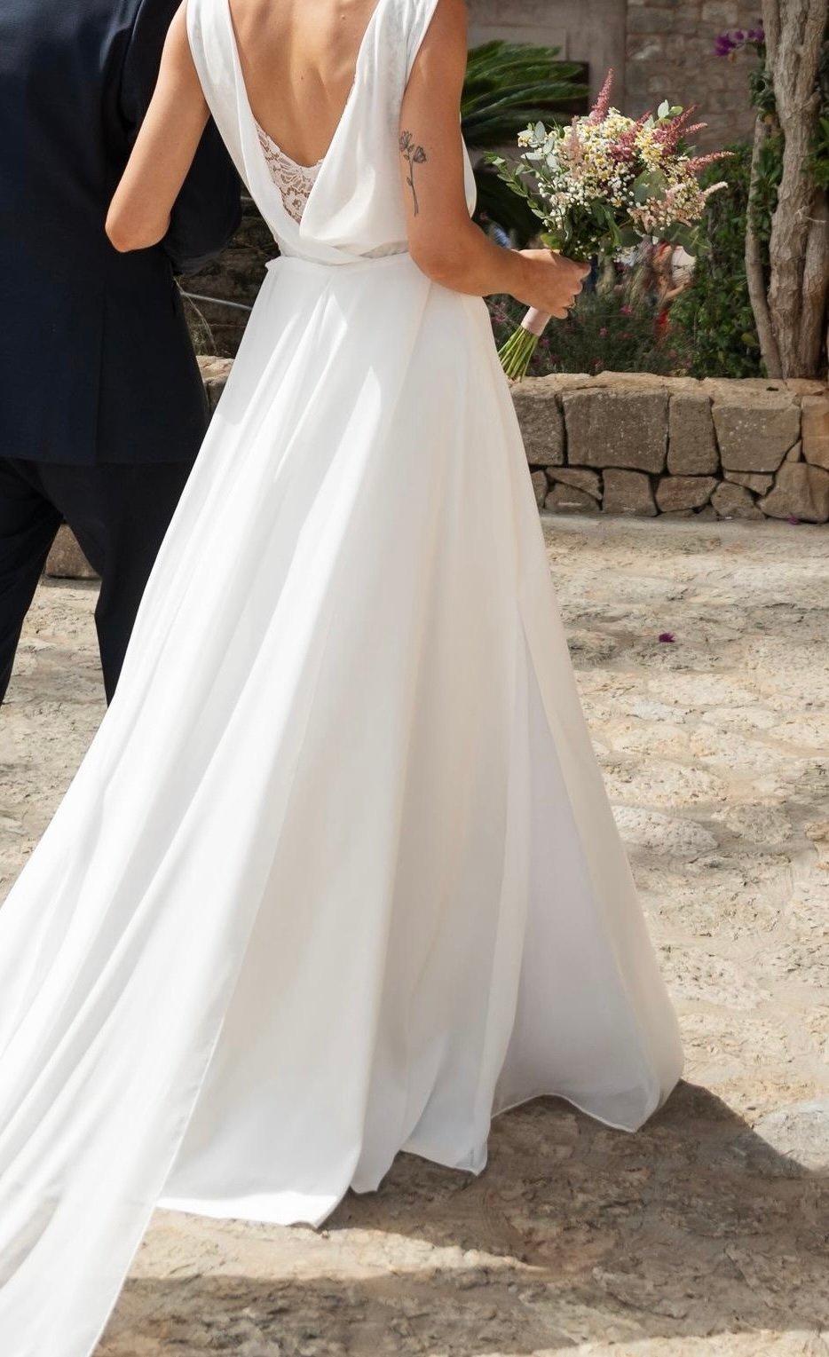 82170420-23d7-45c1-8ff0-d282d18453a1